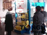 俄羅斯客商訂購(gòu)彩瓦機(jī)